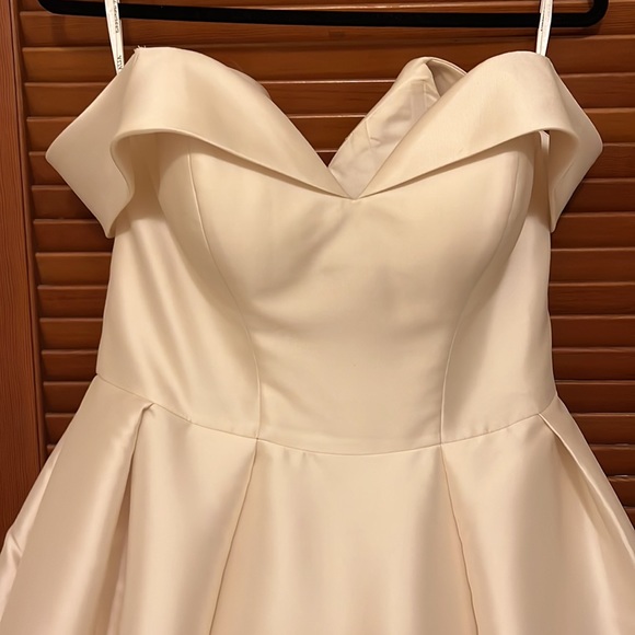 Essense of Australia D3232 wedding dress - Picture 8 of 10